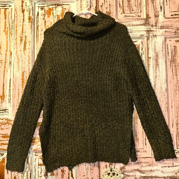 Lush Forest Green Textured Turtleneck Sweater - Picture 2 of 11